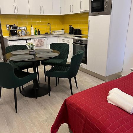 Center Apartman In The Famous Hajos Street Budapest Eksteriør bilde