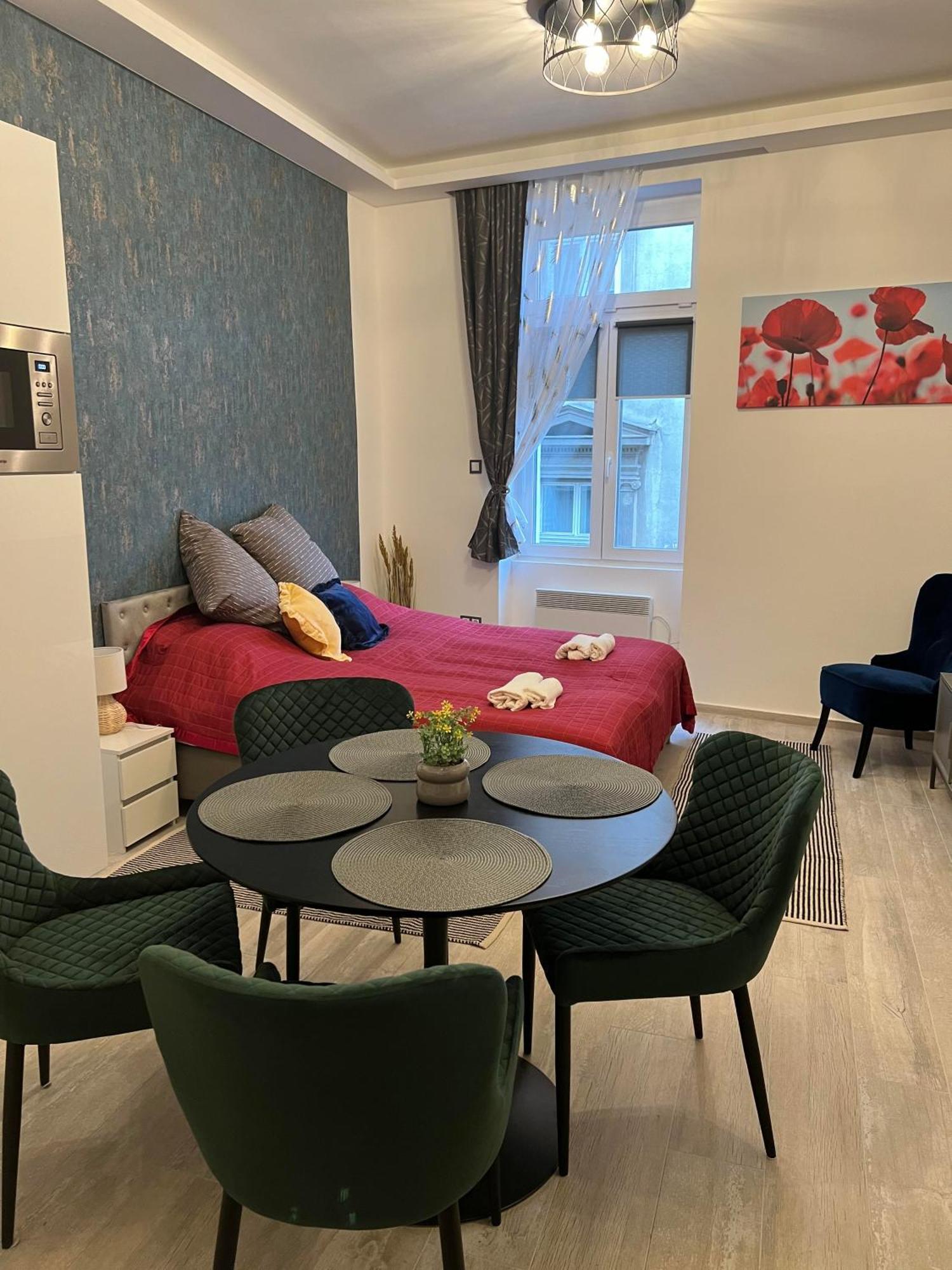 Center Apartman In The Famous Hajos Street Budapest Eksteriør bilde